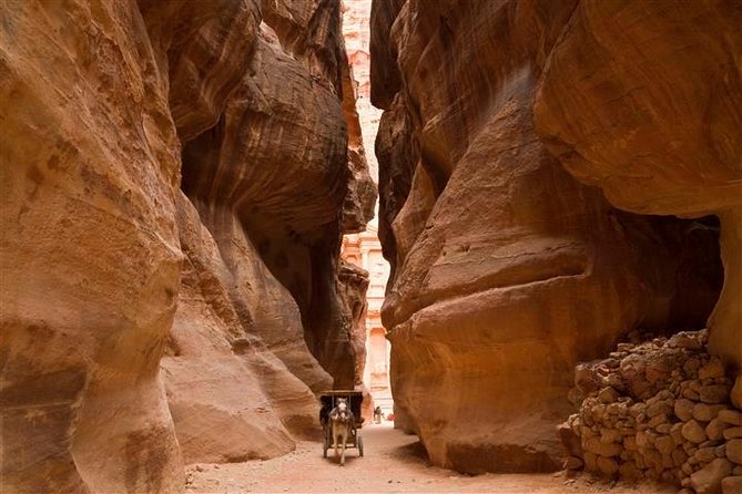 2-Day Petra from Eilat - Day one: the Siq makes a memorable entrance