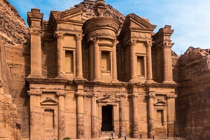 2-Day Petra Private Guided Tour from Jerusalem - Walking through the Siq to the Treasury
