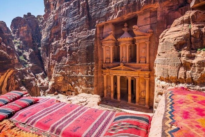 2 Days Petra Private Guided Tour - Walking through the Siq to the Treasury