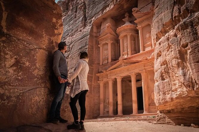 3 Days Petra and Wadi Rum Private Guided Tour - Petra: walking through the Siq to the Treasury