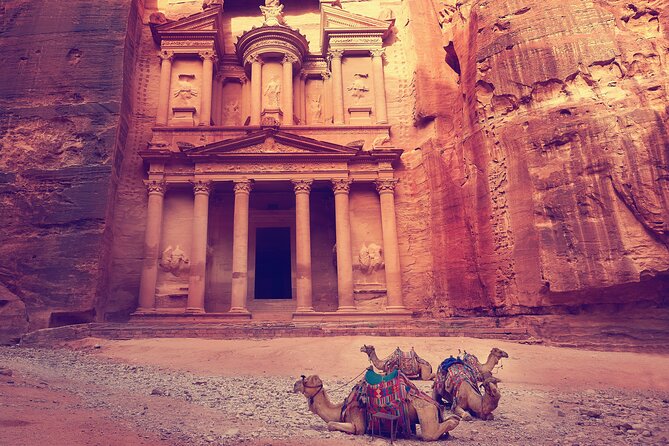 Day tour to Petra from Jerusalem - Entering Petra through the famous approach