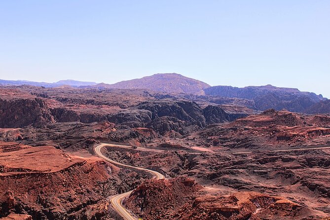 Desert Family Fun: Traditional Bread and Jeep Tour - Choosing between an open Land Rover and a closed Jeep