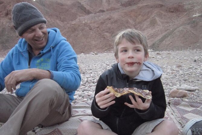 Desert Family Fun: Traditional Bread and Jeep Tour - Why the private group format matters