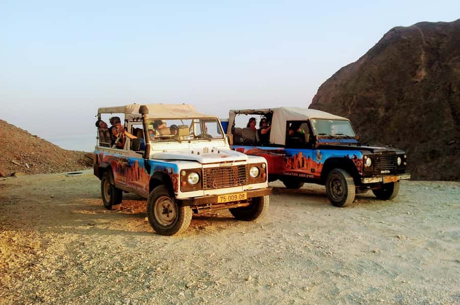 Eilat Mountains: Sunset Jeep Adventure to Mount Joash - The picnic: pita, labane, and herbal tea