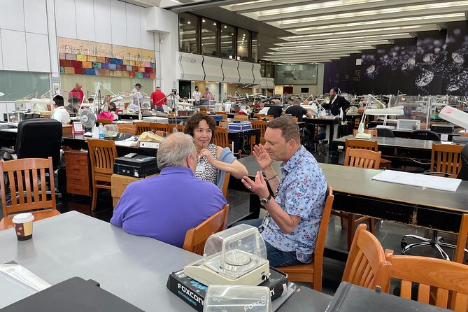 Exclusive Private Tour in The Israel Diamond Exchange - Refreshments, design, and the souvenir