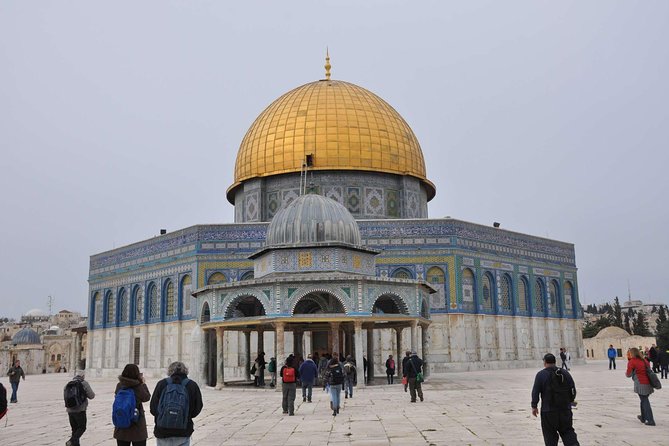 Holy Jerusalem Private Tour - The Church of the Holy Sepulchre takes patience