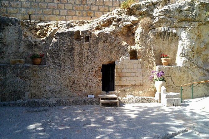 In The Footsteps of Jesus Day Tour - Dguide Self Guiding App - Bethesda and the echoing Church of St. Anne