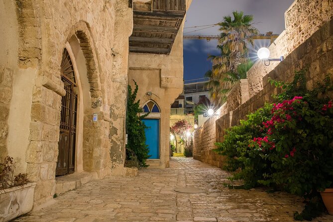 Jaffa and Neve Tzedek walking tour - The flea market brings old Jaffa into the present
