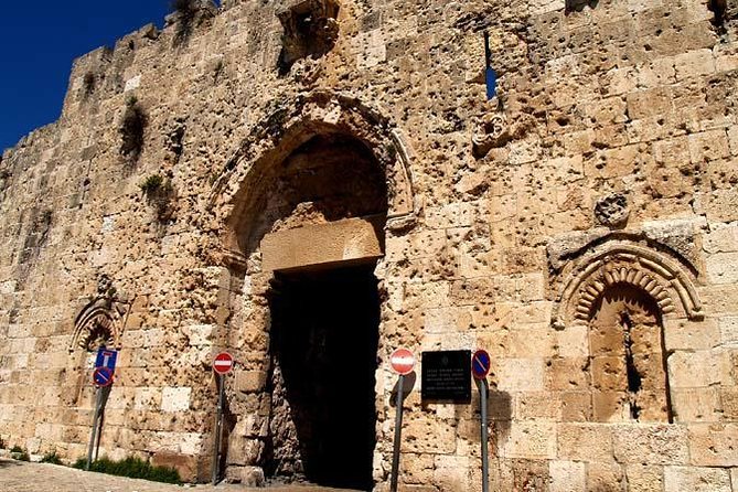 Jerusalem Half Day Tour: Holy Sepulchre and Western Wall - The morning coach pickup and the first time trap