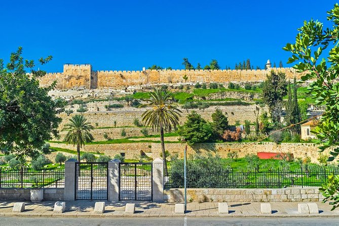 Jerusalem Temple Mount & Dome of the Rock - Walking through the Old City of Jerusalem