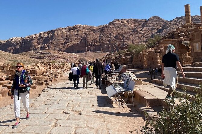 Petra 1-Day Tour from Eilat + FREE Traditional Lunch - Guides, organization, and group size