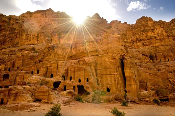 Petra 1-Day Tour from Tel Aviv with FREE Authentic Lunch - Lunch at a local restaurant