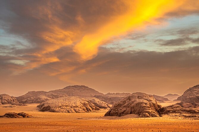 Petra, Wadi Rum & Aqaba: 2-Day Tour from Jerusalem - Entering Petra through the Siq