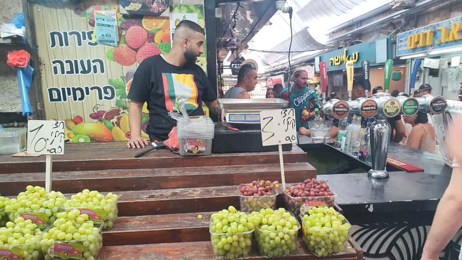 Private Tour to the Culinary World of Jerusalem Market - Meeting the market at the mural