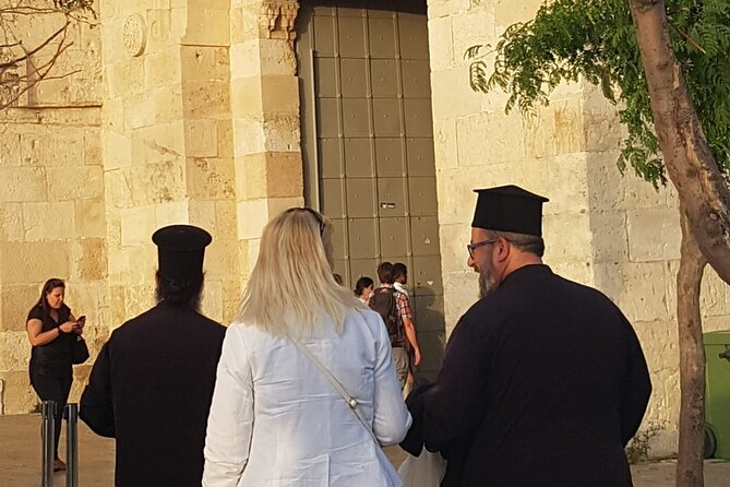Private Walking Tour in the Old City of Jerusalem - Walking through the Jewish Quarter and Roman Cardo