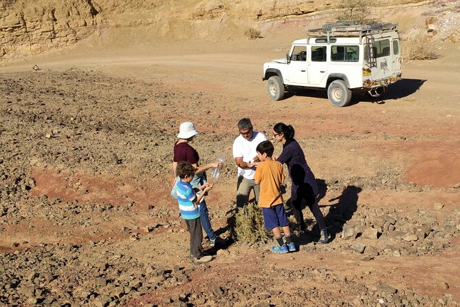 Sunset time Ramon Crater Jeep tour, bonfire and stargazing - Why an evening tour works better in Ramon Crater