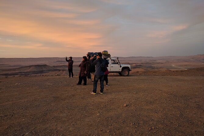 Sunset time Ramon Crater Jeep tour, bonfire and stargazing - The guide can make or break the evening