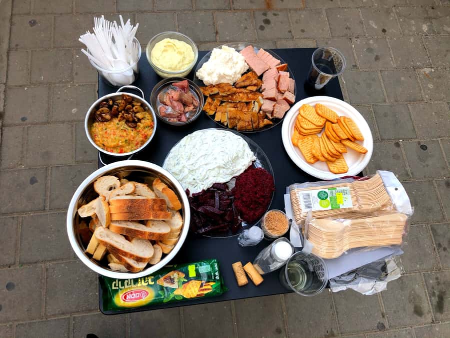 Tel Aviv: 2-Hour Levinsky Market Tour with Full Lunch - The food: spices, baked goods, and small bites
