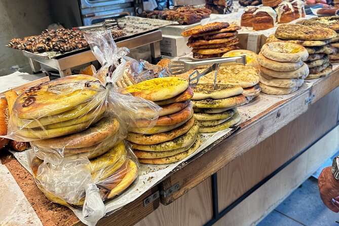 Tel Aviv: Carmel Market Food Tasting Tour “Shuk Hacarmel” - The guide and the pace of the experience