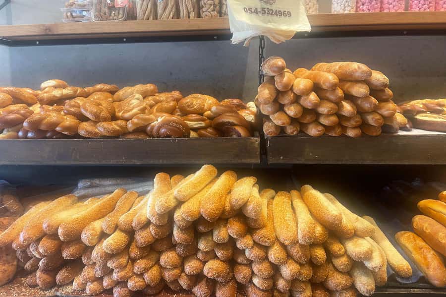 Tel Aviv: Carmel Market & Neighborhood Guided Walking Tour - Yemenite character around the market