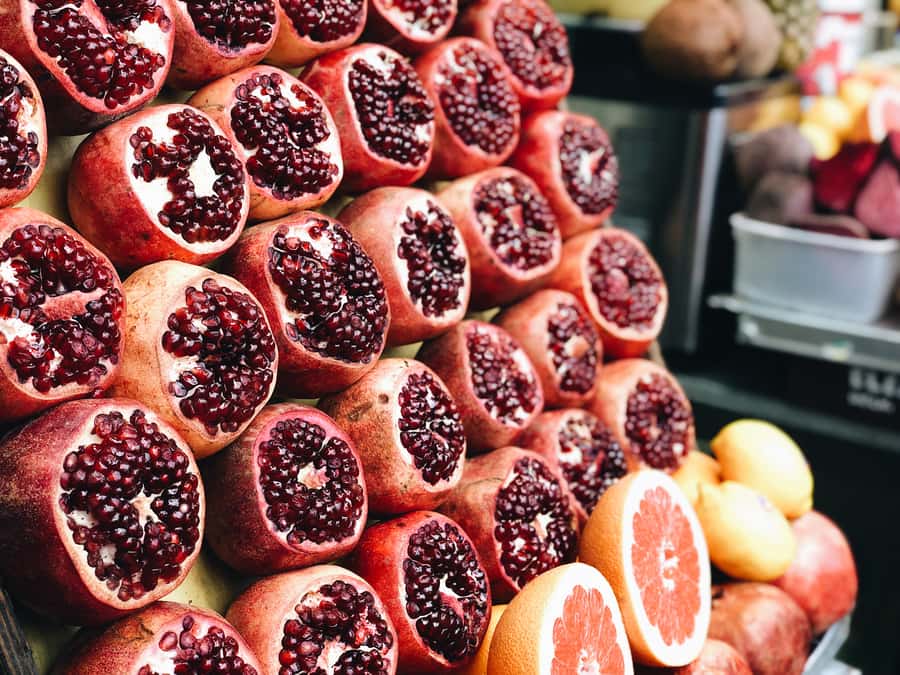Tel Aviv: Carmel Market & Tel Aviv Tour with Tastings - Nahalat Binyamin turns the walk toward street art