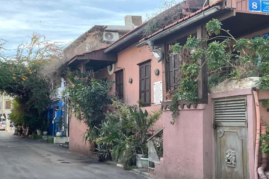 Tel Aviv: Neve Tzedek Cultural Walking Tour - Finishing with beach and Jaffa views
