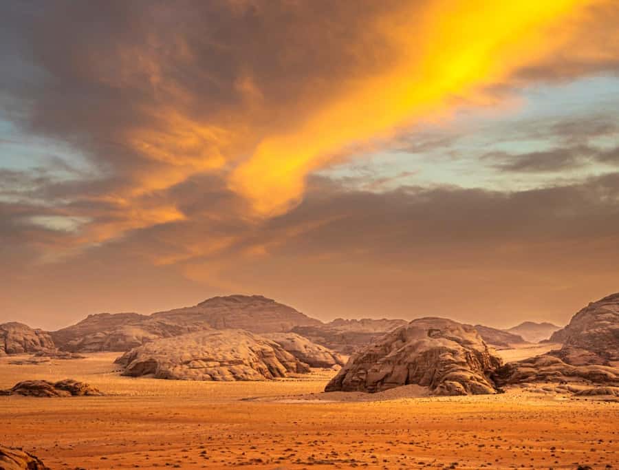 Tel Aviv: Petra & Wadi Rum 2-Day Glamping Trip with Flights - Walking the Siq to the Treasury