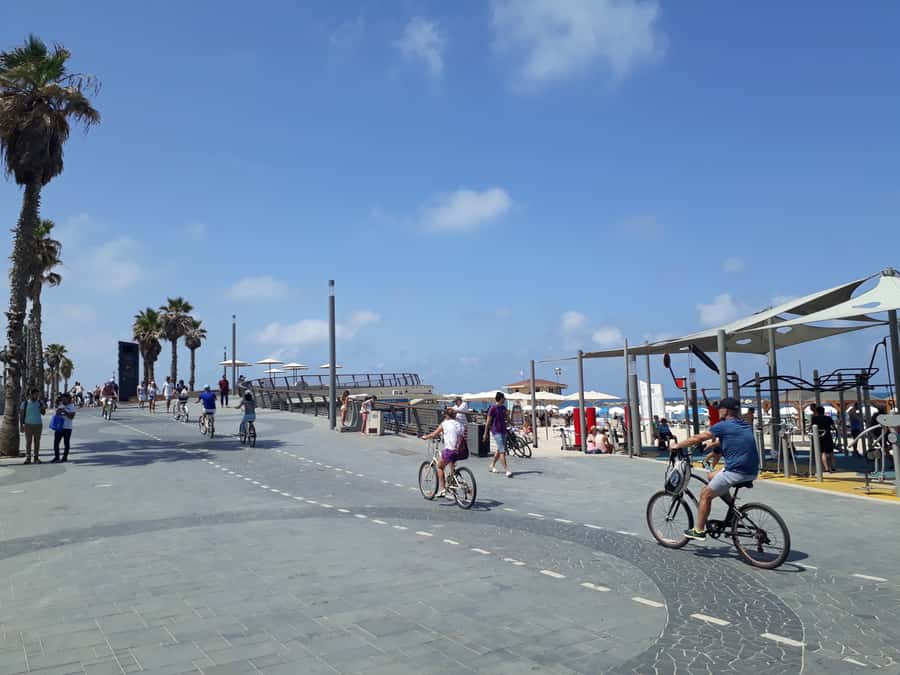 Tel Aviv: Private Bike Tour - The Tachana Compound and Old Train Station