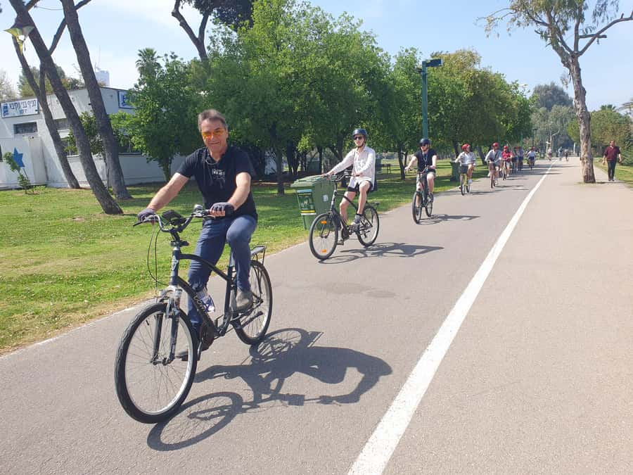 Tel Aviv: Private Bike Tour - The Ben Gurion Museum and Return to the Port