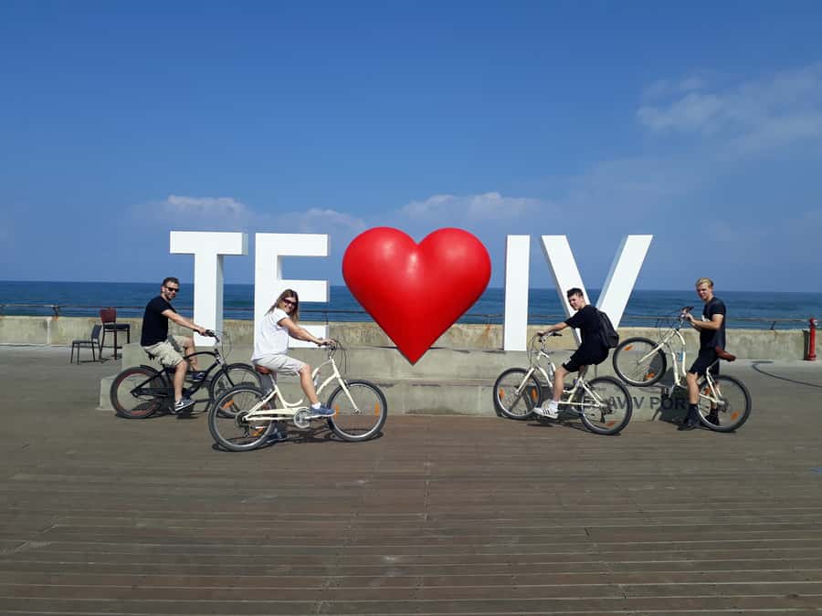 Tel Aviv: Private Bike Tour - Starting Along the Promenade