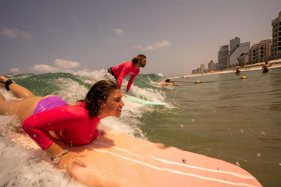 Tel Aviv: Professional Surfing Lessons at Beach Club TLV - Why private instruction changes the experience