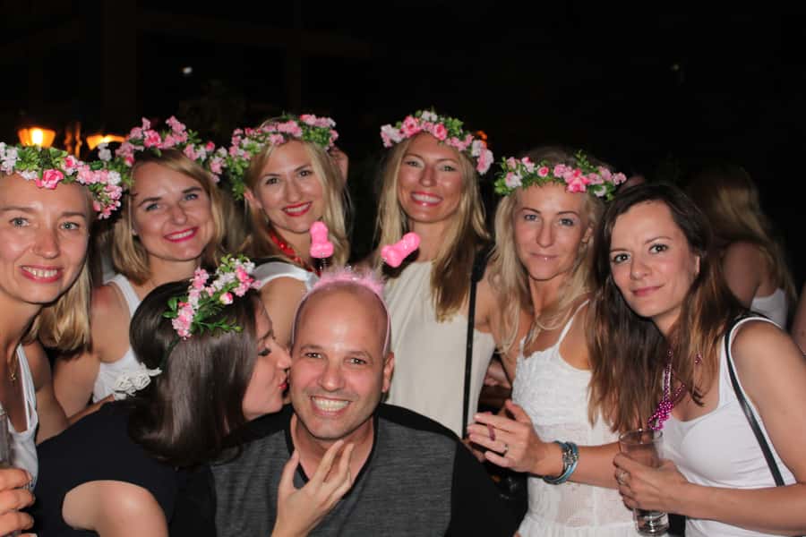 Tel Aviv: Pub Crawl with 4 Stops and Free Shots - Starting beside the yellow statue at 180 boutique hostel