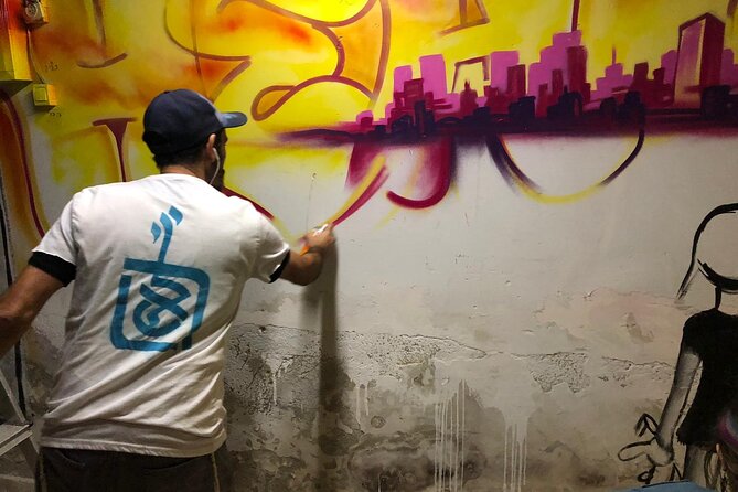 Walking Graffiti Tour with Augmented Reality in Tel Aviv - How the Small Group Size Helps